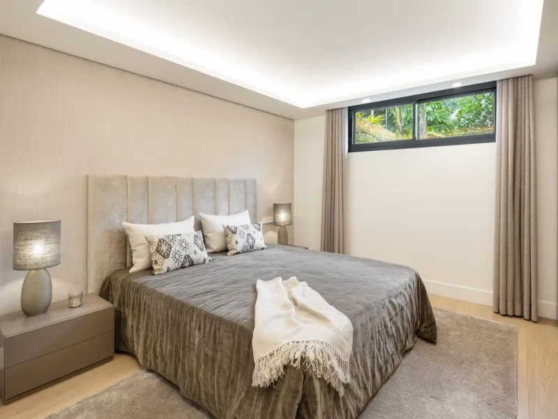 A beautiful and truly elegant, superbly designed villa in Marbella. Available now providing a key-ready home for those who wish to be close to all amenities.