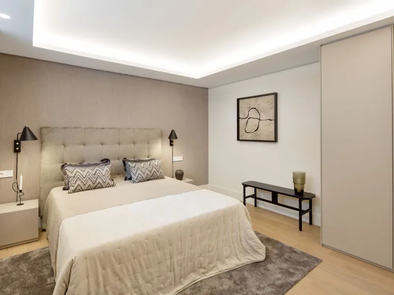 A beautiful and truly elegant, superbly designed villa in Marbella. Available now providing a key-ready home for those who wish to be close to all amenities.