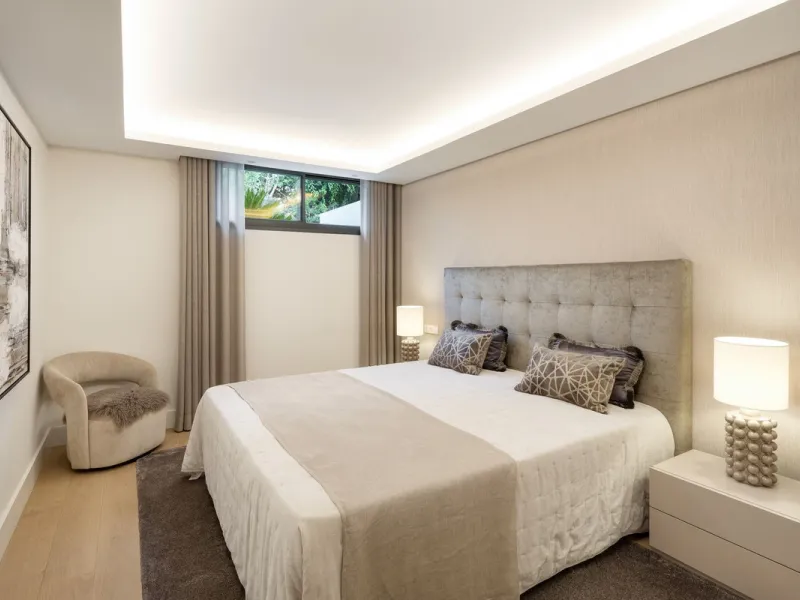 A beautiful and truly elegant, superbly designed villa in Marbella. Available now providing a key-ready home for those who wish to be close to all amenities.