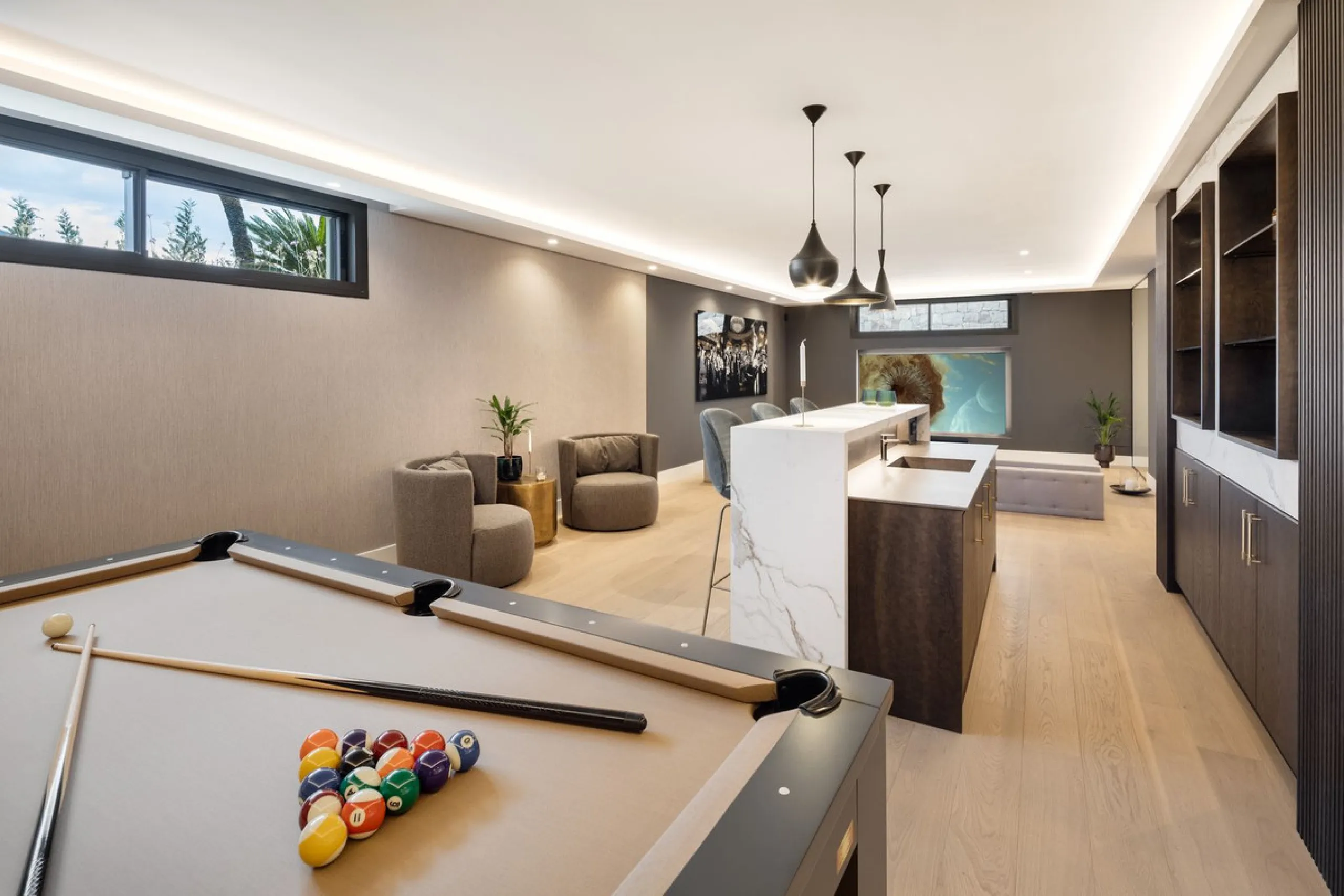 A beautiful and truly elegant, superbly designed villa in Marbella. Available now providing a key-ready home for those who wish to be close to all amenities.