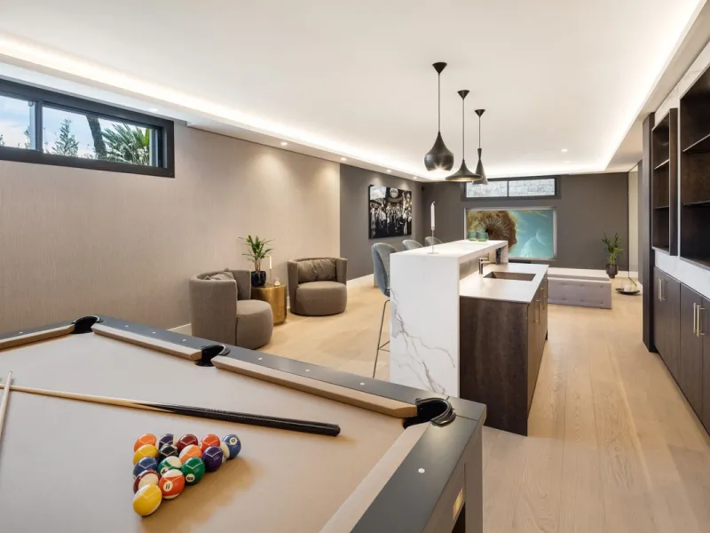 A beautiful and truly elegant, superbly designed villa in Marbella. Available now providing a key-ready home for those who wish to be close to all amenities.
