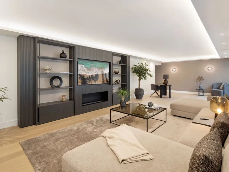 A beautiful and truly elegant, superbly designed villa in Marbella. Available now providing a key-ready home for those who wish to be close to all amenities.