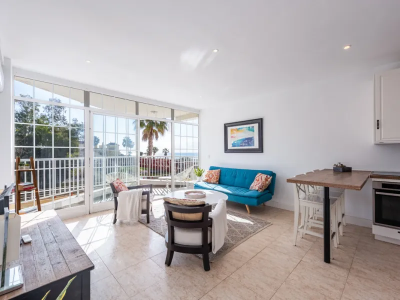Excellent investment with strong rental potential with tourist rental license.