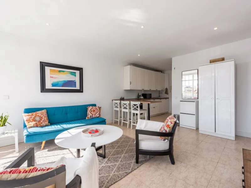 Excellent investment with strong rental potential with tourist rental license.