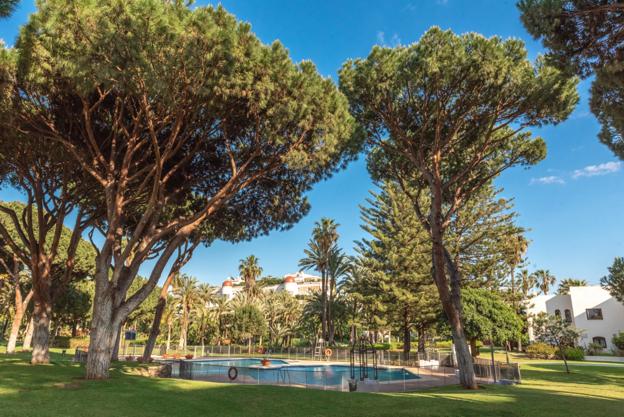 This stunning three-bedroom apartment is located in the exclusive Playas del Duque complex, right on the beachfront in Marbella - Puerto Banus, Marbella. With a built area of 140m², this luxurious property offers an abundance of space and comfort.