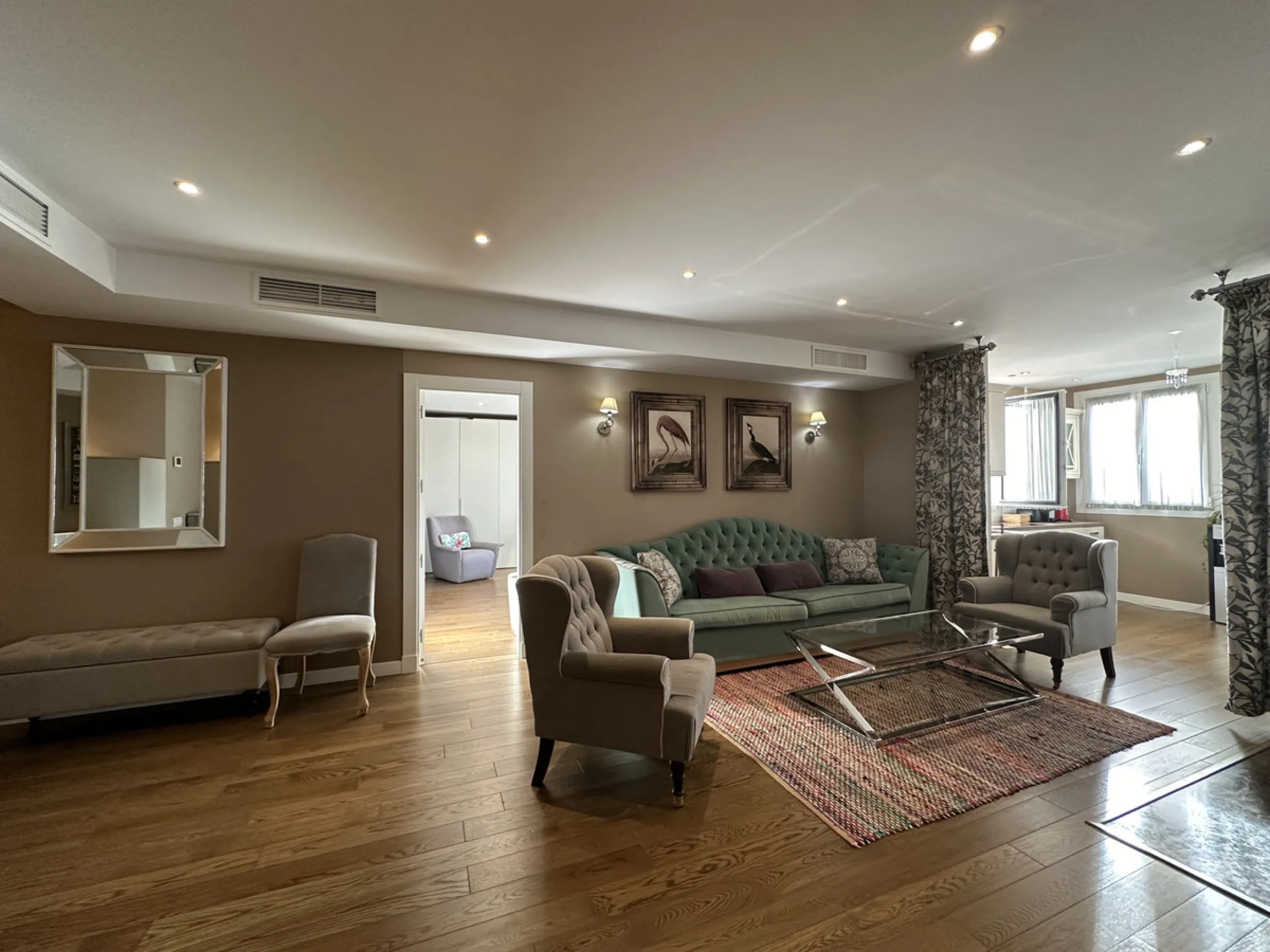 This stunning three-bedroom apartment is located in the exclusive Playas del Duque complex, right on the beachfront in Marbella - Puerto Banus, Marbella. With a built area of 140m², this luxurious property offers an abundance of space and comfort.