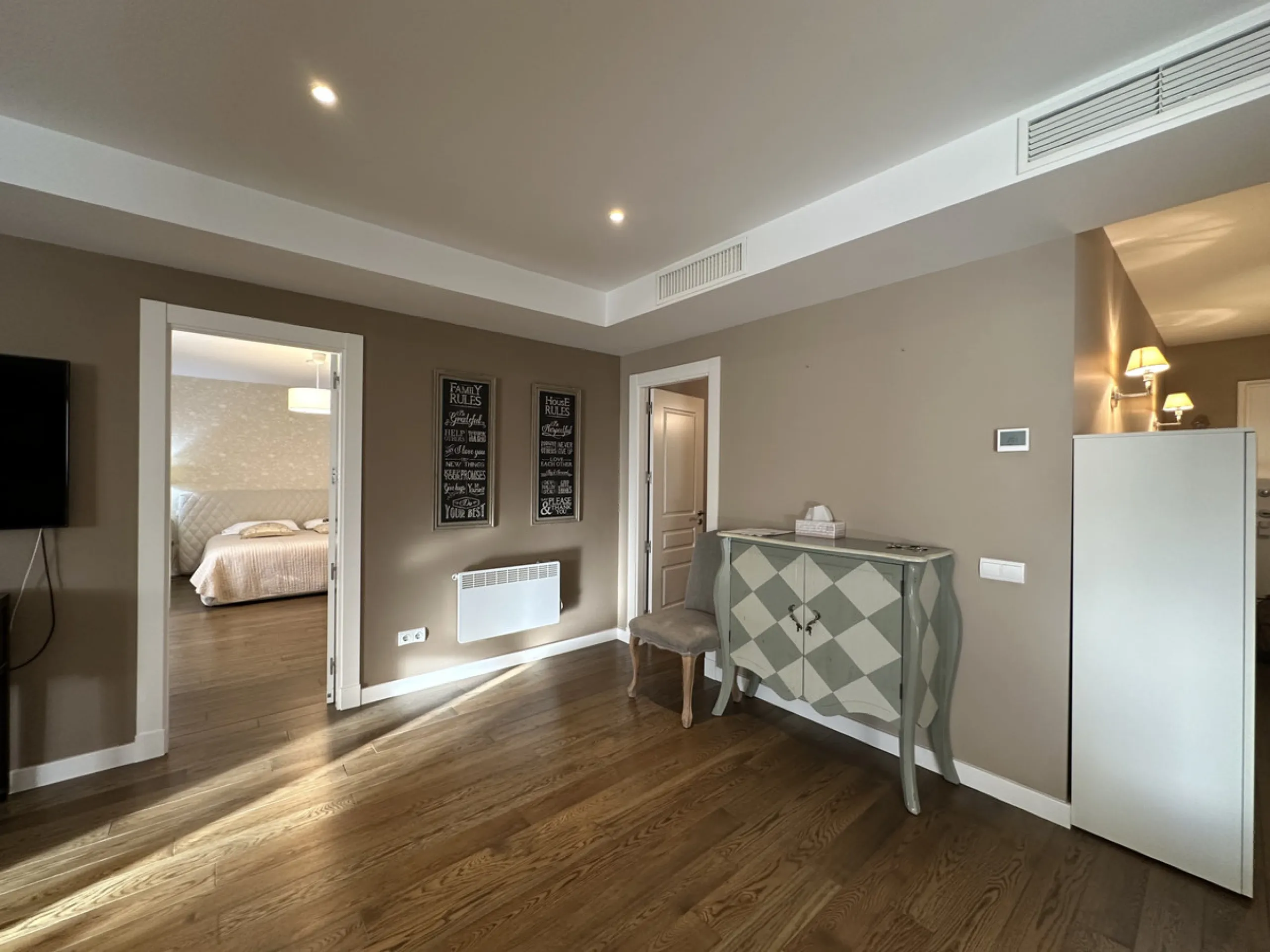 This stunning three-bedroom apartment is located in the exclusive Playas del Duque complex, right on the beachfront in Marbella - Puerto Banus, Marbella. With a built area of 140m², this luxurious property offers an abundance of space and comfort.
