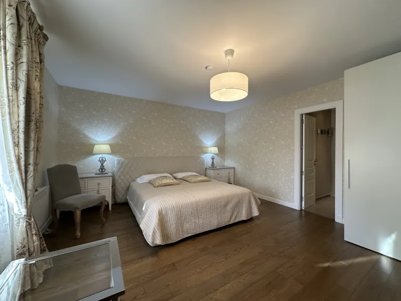 This stunning three-bedroom apartment is located in the exclusive Playas del Duque complex, right on the beachfront in Marbella - Puerto Banus, Marbella. With a built area of 140m², this luxurious property offers an abundance of space and comfort.