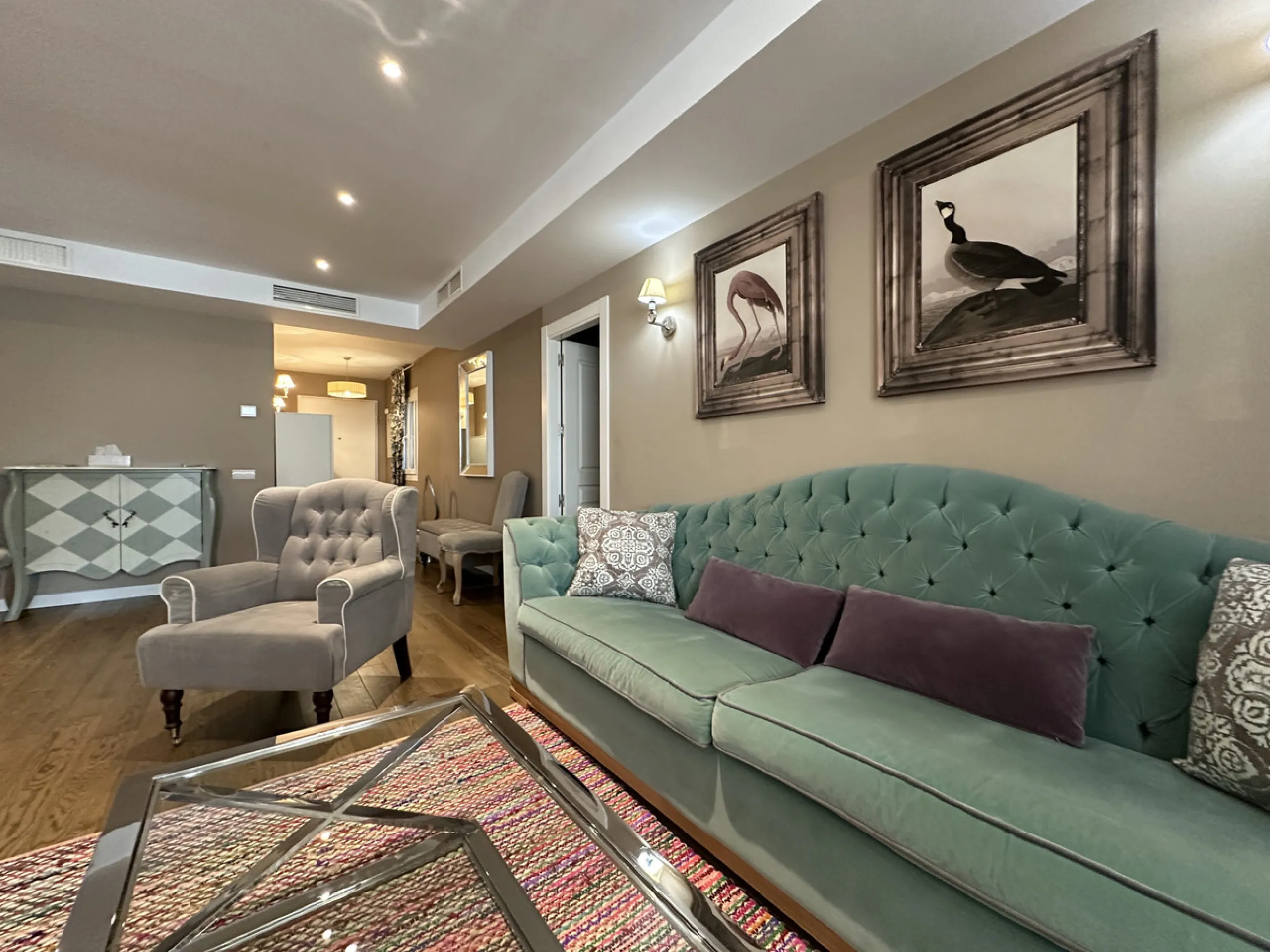 This stunning three-bedroom apartment is located in the exclusive Playas del Duque complex, right on the beachfront in Marbella - Puerto Banus, Marbella. With a built area of 140m², this luxurious property offers an abundance of space and comfort.