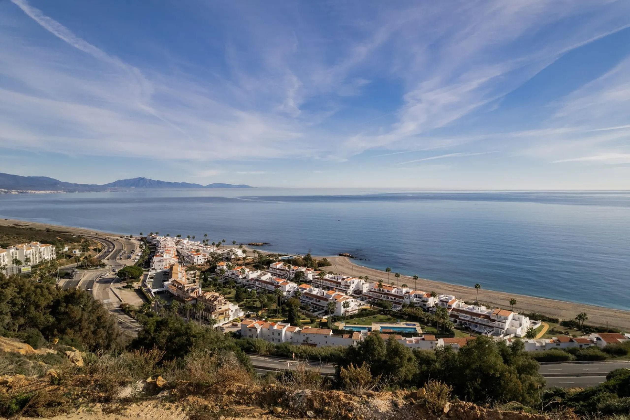 Situated in an elevated position just above the Mediterranean Sea and a short distance away from the renowned resort of Sotogrande, this residential plot boasts the most incredible panoramic views.