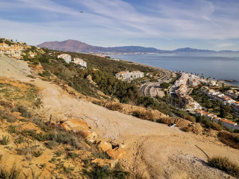 Situated in an elevated position just above the Mediterranean Sea and a short distance away from the renowned resort of Sotogrande, this residential plot boasts the most incredible panoramic views.