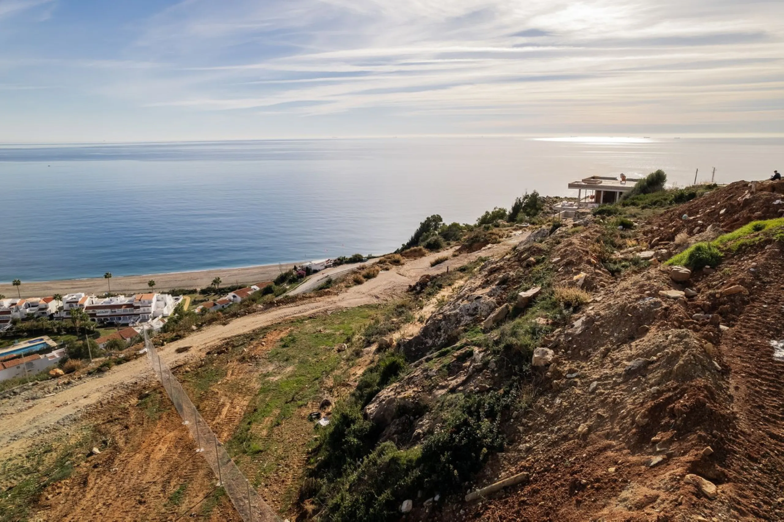 Situated in an elevated position just above the Mediterranean Sea and a short distance away from the renowned resort of Sotogrande, this residential plot boasts the most incredible panoramic views.