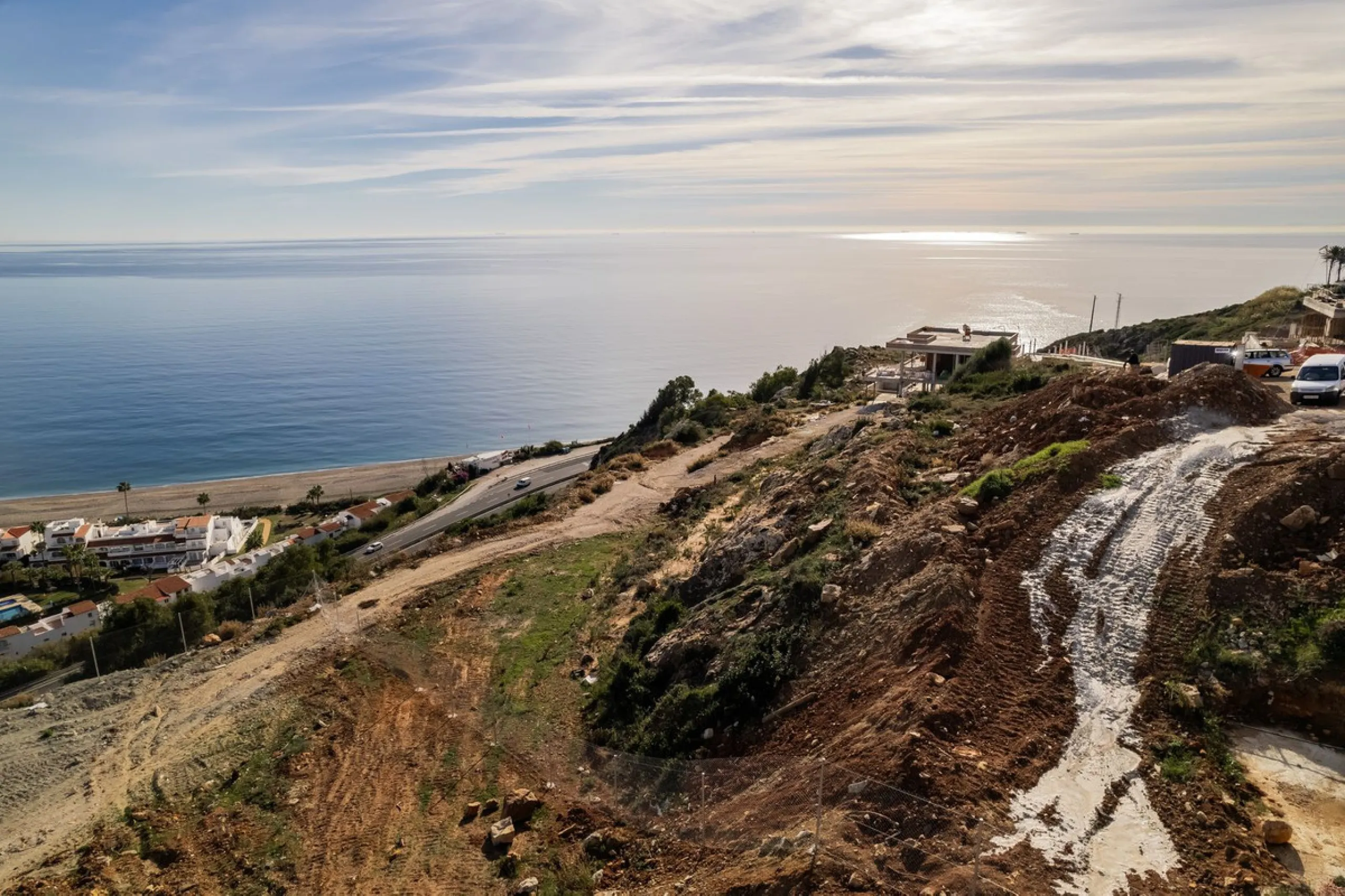 Situated in an elevated position just above the Mediterranean Sea and a short distance away from the renowned resort of Sotogrande, this residential plot boasts the most incredible panoramic views.