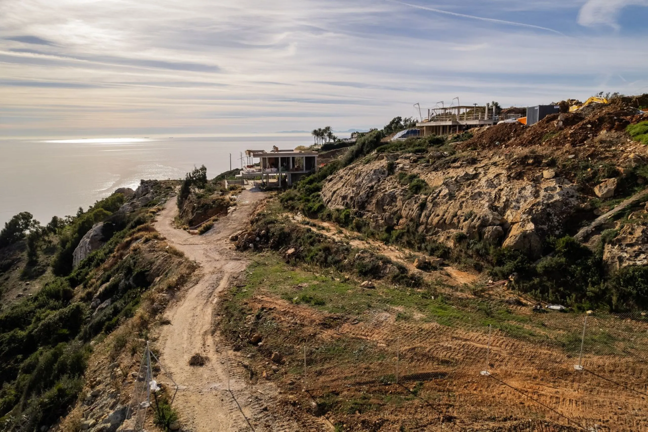 Situated in an elevated position just above the Mediterranean Sea and a short distance away from the renowned resort of Sotogrande, this residential plot boasts the most incredible panoramic views.