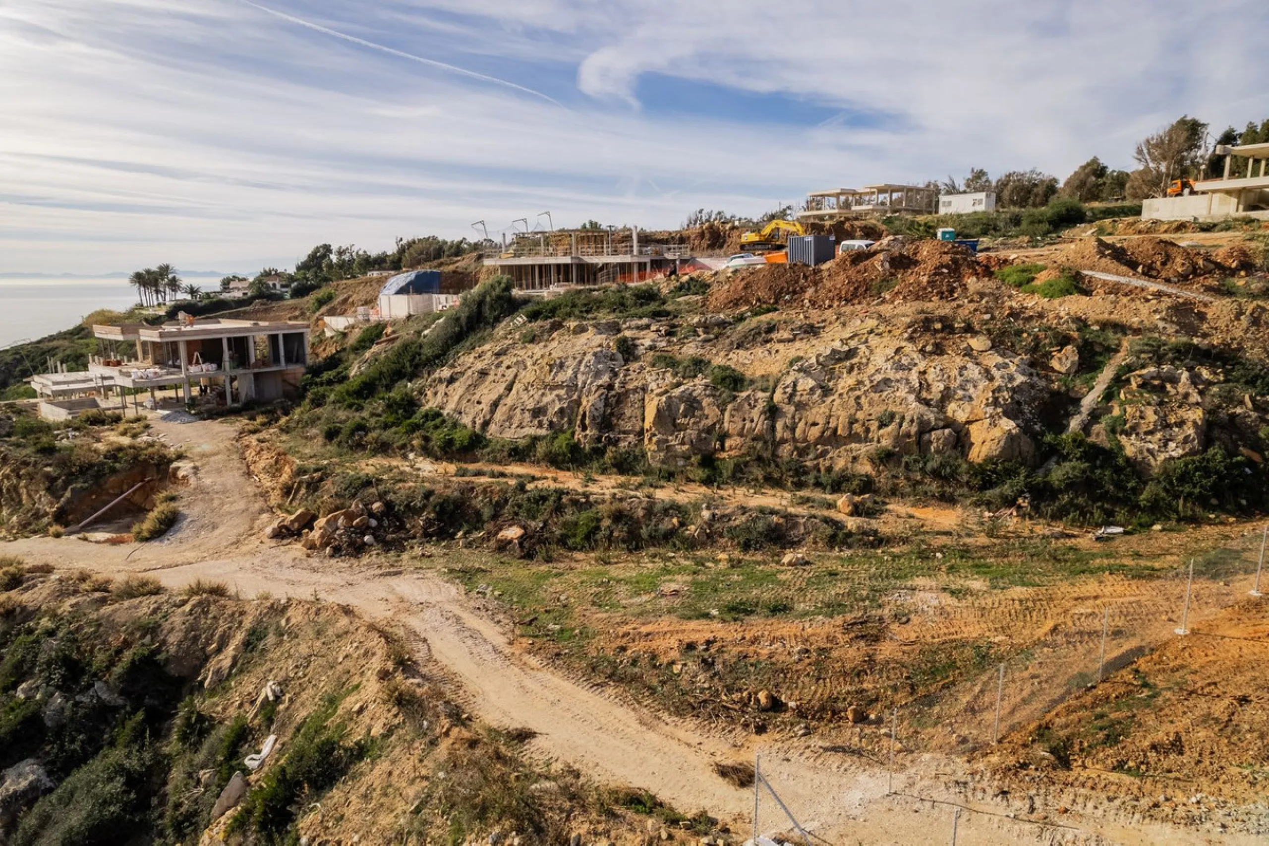 Situated in an elevated position just above the Mediterranean Sea and a short distance away from the renowned resort of Sotogrande, this residential plot boasts the most incredible panoramic views.