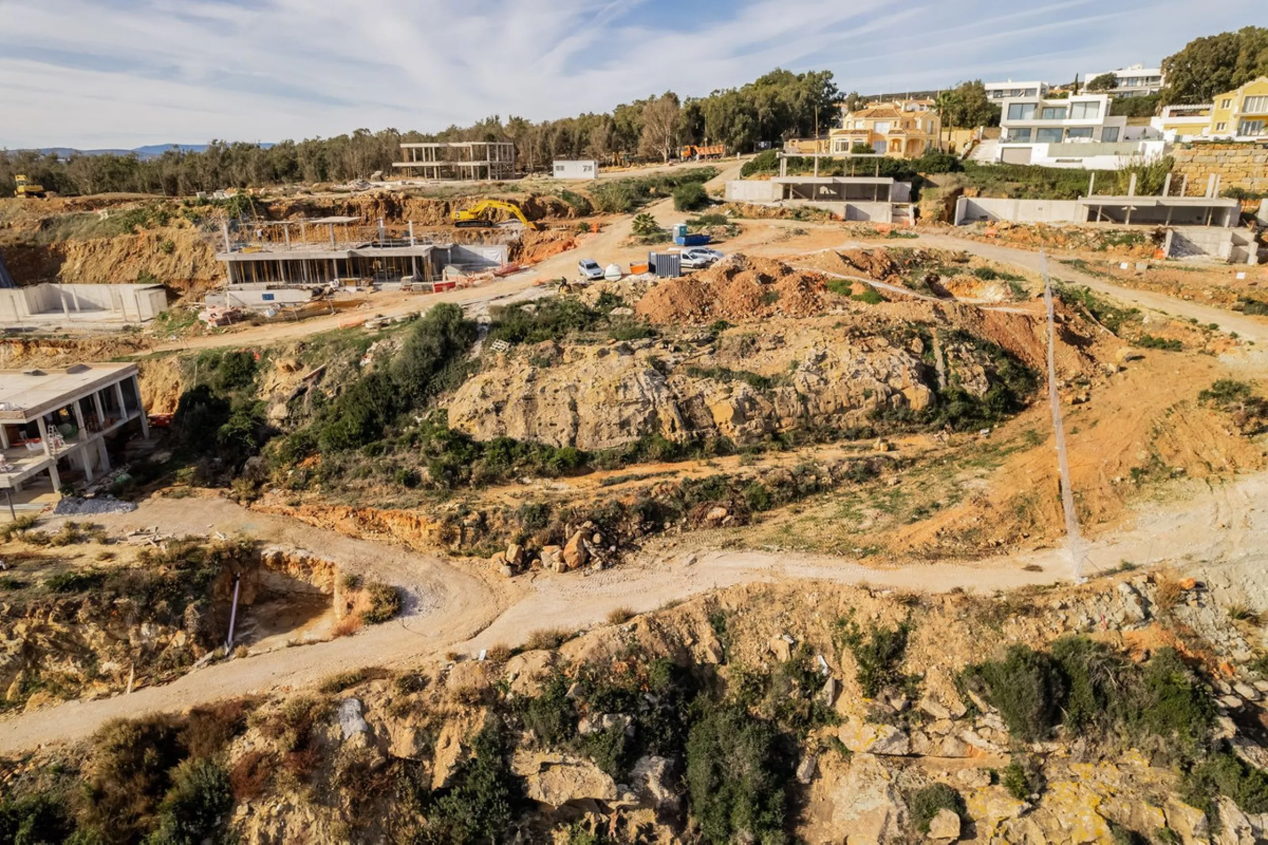Situated in an elevated position just above the Mediterranean Sea and a short distance away from the renowned resort of Sotogrande, this residential plot boasts the most incredible panoramic views.