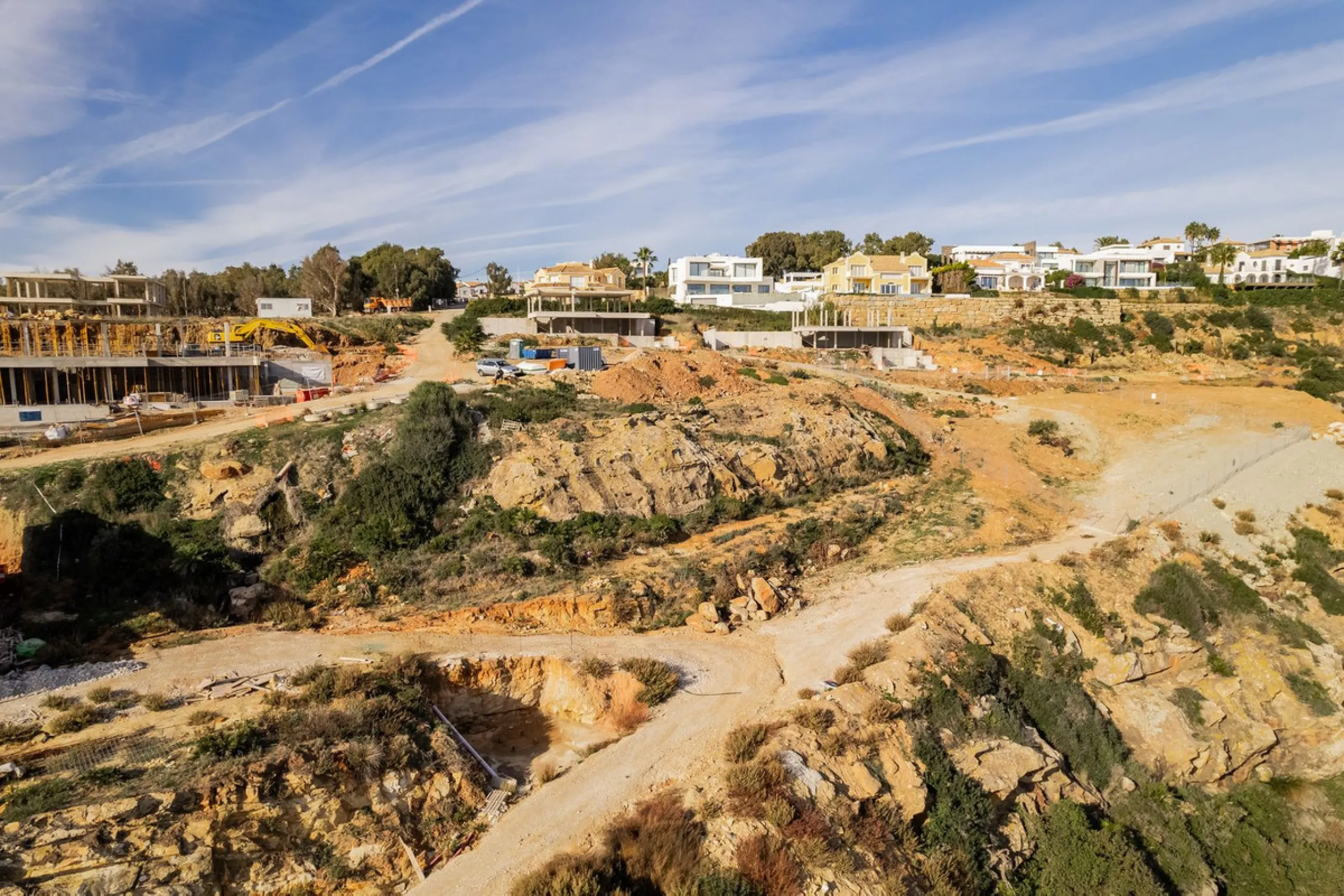 Situated in an elevated position just above the Mediterranean Sea and a short distance away from the renowned resort of Sotogrande, this residential plot boasts the most incredible panoramic views.