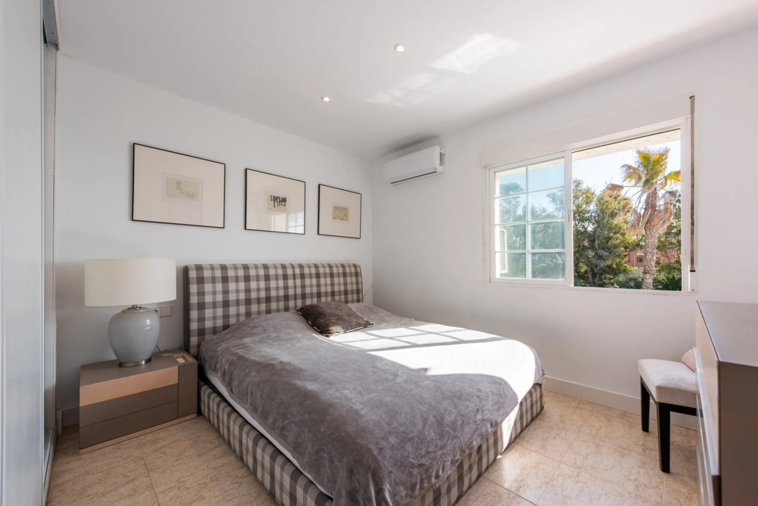 Excellent investment with strong rental potential with tourist rental license.