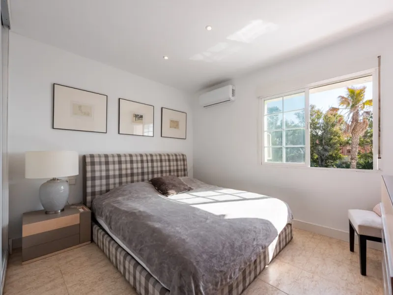 Excellent investment with strong rental potential with tourist rental license.