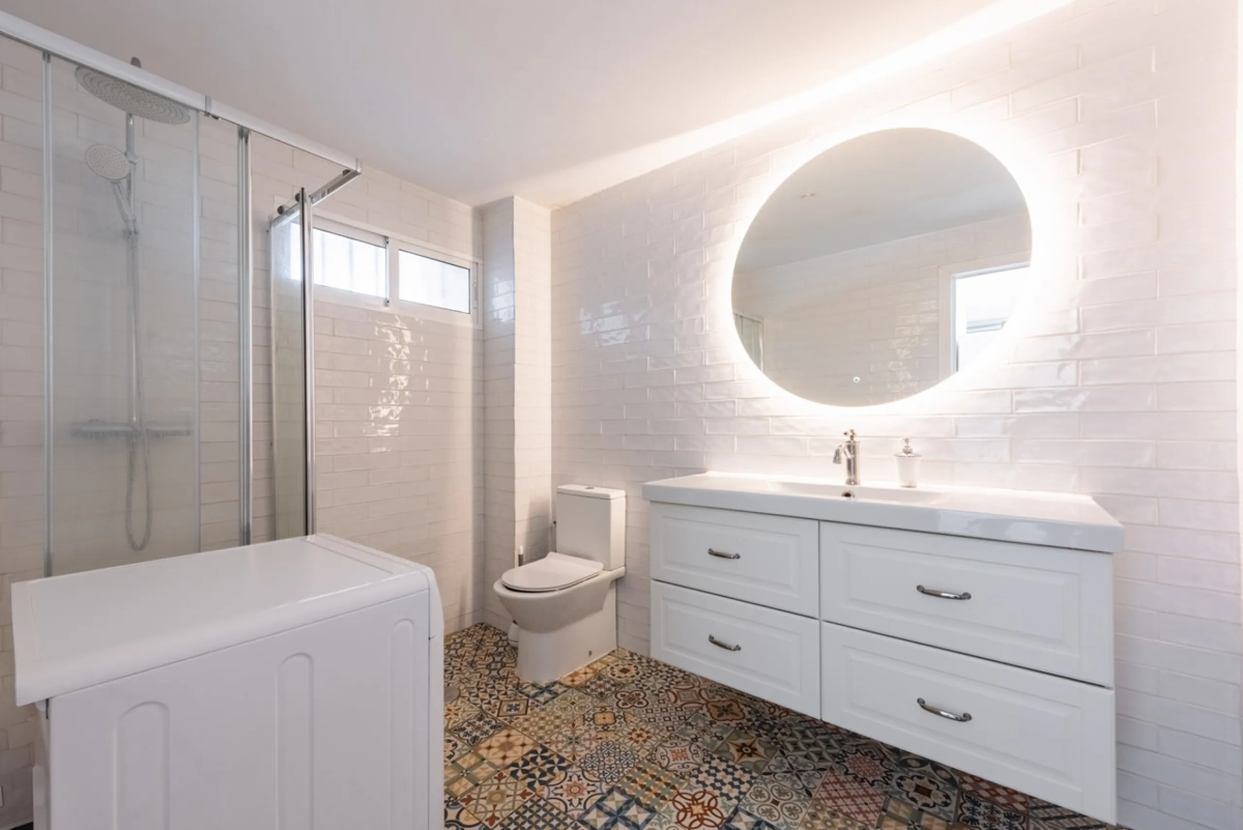 Excellent investment with strong rental potential with tourist rental license.