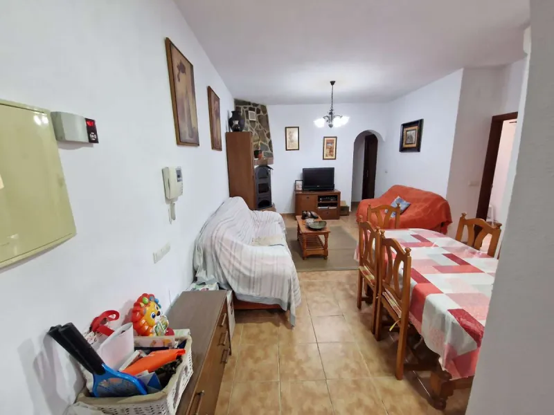 Rural property for sale in Alhaurín de la Torre with a tourist license located in the Romeral area on a 3000m2 plot, with 3 independent houses, swimming pool and gardens shared between the homes.