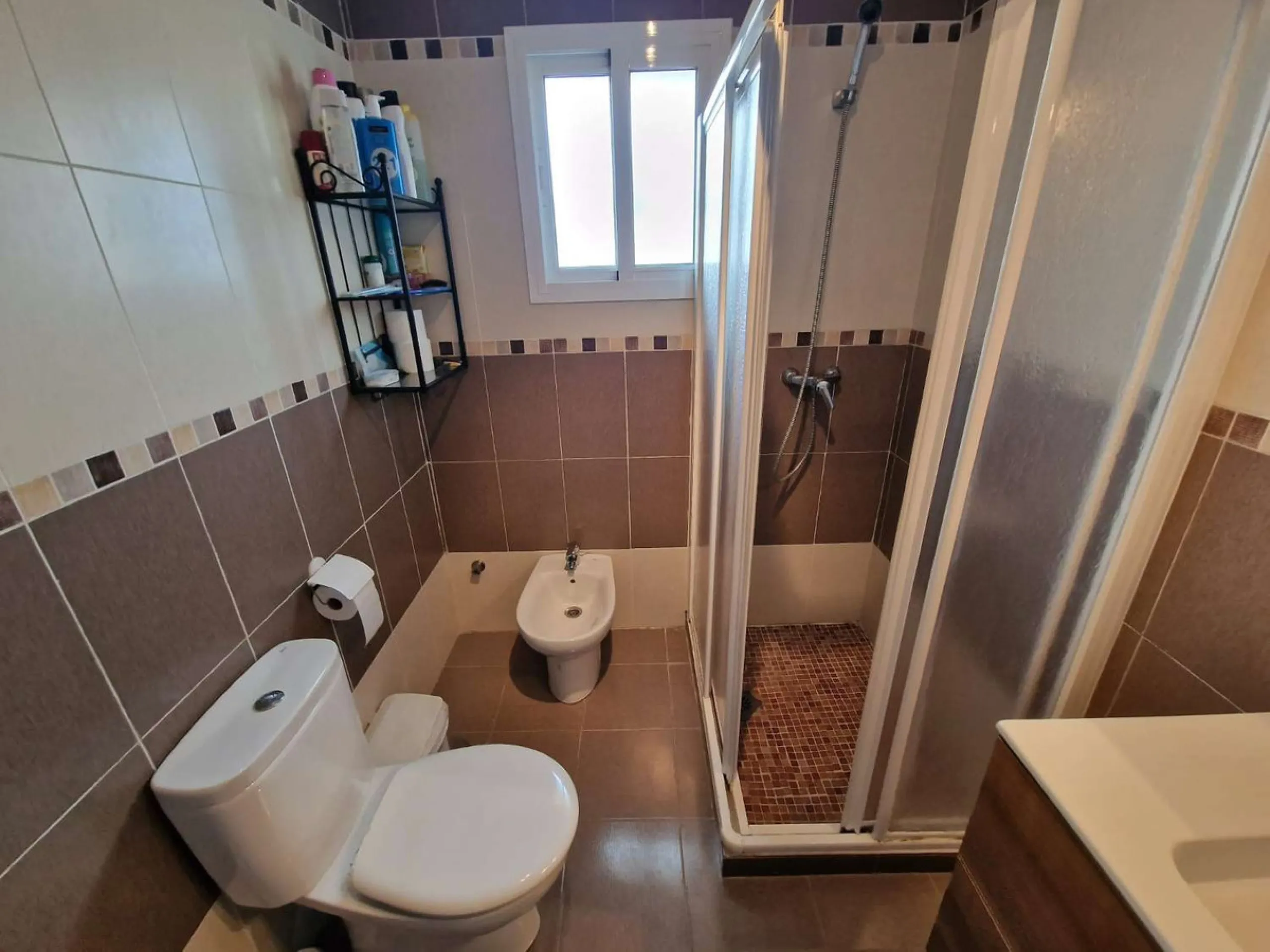 Rural property for sale in Alhaurín de la Torre with a tourist license located in the Romeral area on a 3000m2 plot, with 3 independent houses, swimming pool and gardens shared between the homes.
