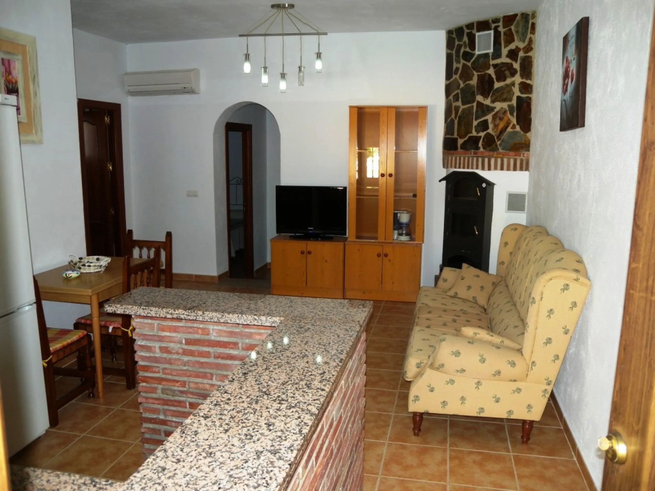 Rural property for sale in Alhaurín de la Torre with a tourist license located in the Romeral area on a 3000m2 plot, with 3 independent houses, swimming pool and gardens shared between the homes.