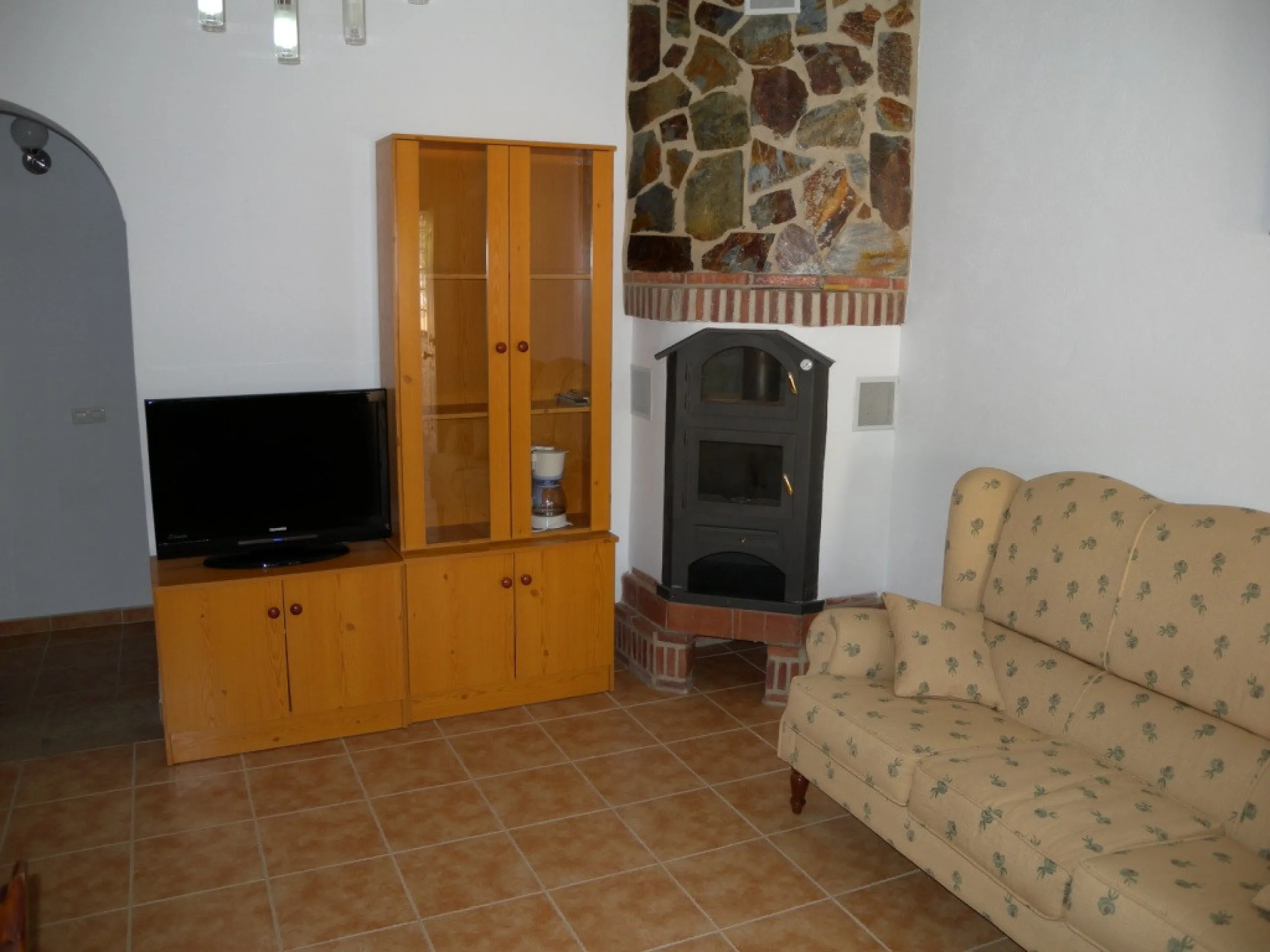 Rural property for sale in Alhaurín de la Torre with a tourist license located in the Romeral area on a 3000m2 plot, with 3 independent houses, swimming pool and gardens shared between the homes.