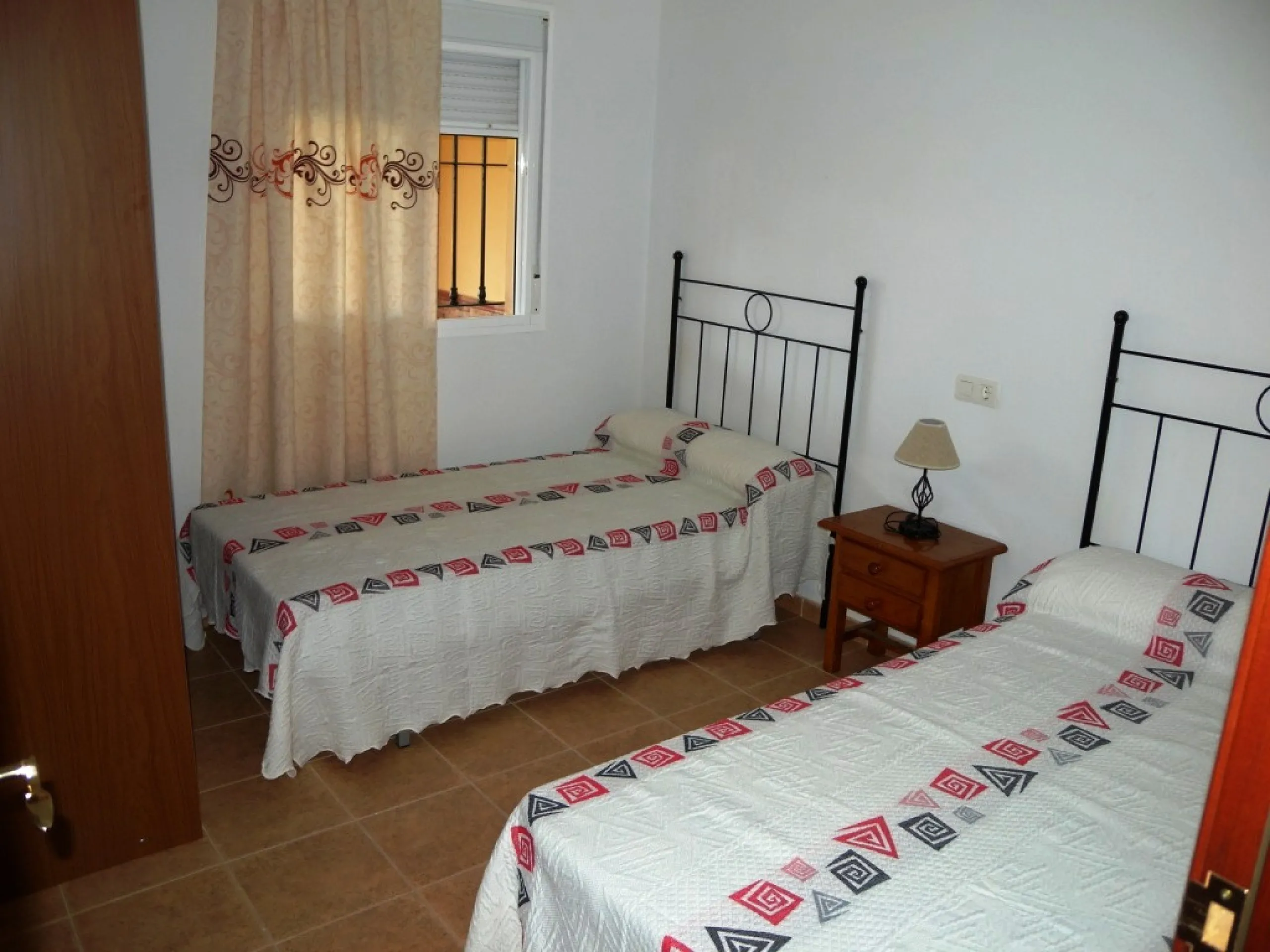 Rural property for sale in Alhaurín de la Torre with a tourist license located in the Romeral area on a 3000m2 plot, with 3 independent houses, swimming pool and gardens shared between the homes.