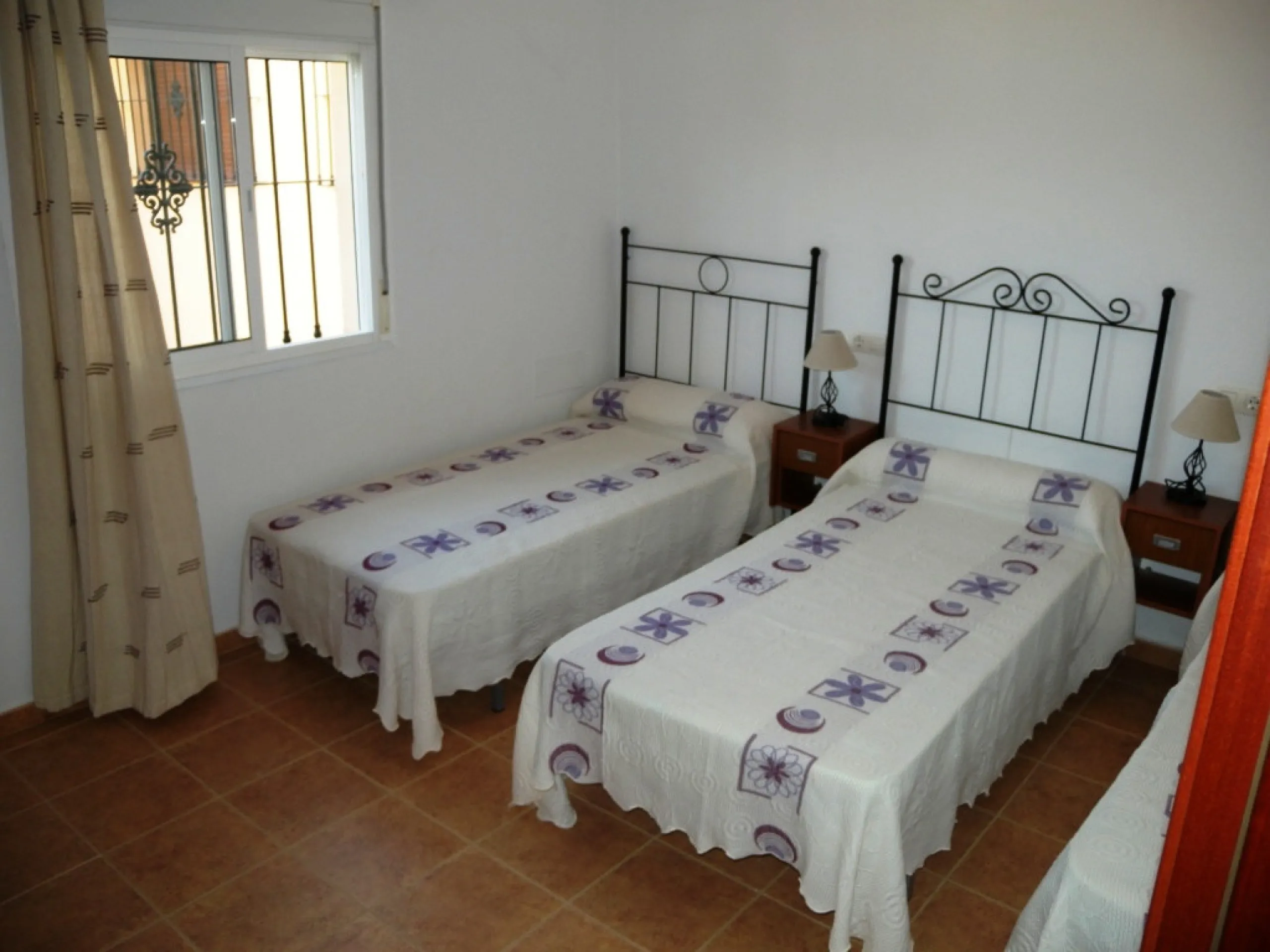 Rural property for sale in Alhaurín de la Torre with a tourist license located in the Romeral area on a 3000m2 plot, with 3 independent houses, swimming pool and gardens shared between the homes.