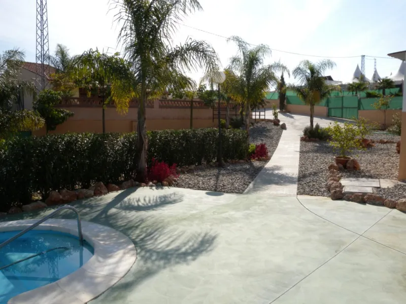 Rural property for sale in Alhaurín de la Torre with a tourist license located in the Romeral area on a 3000m2 plot, with 3 independent houses, swimming pool and gardens shared between the homes.