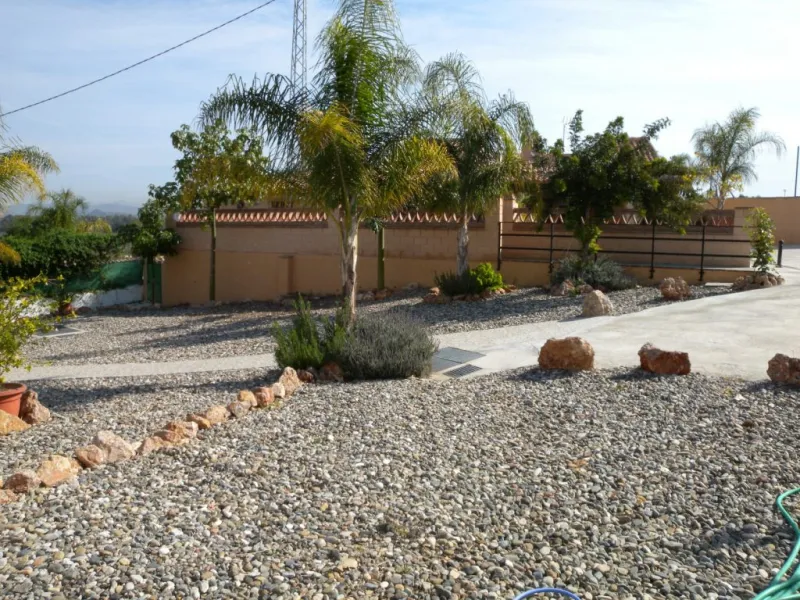 Rural property for sale in Alhaurín de la Torre with a tourist license located in the Romeral area on a 3000m2 plot, with 3 independent houses, swimming pool and gardens shared between the homes.