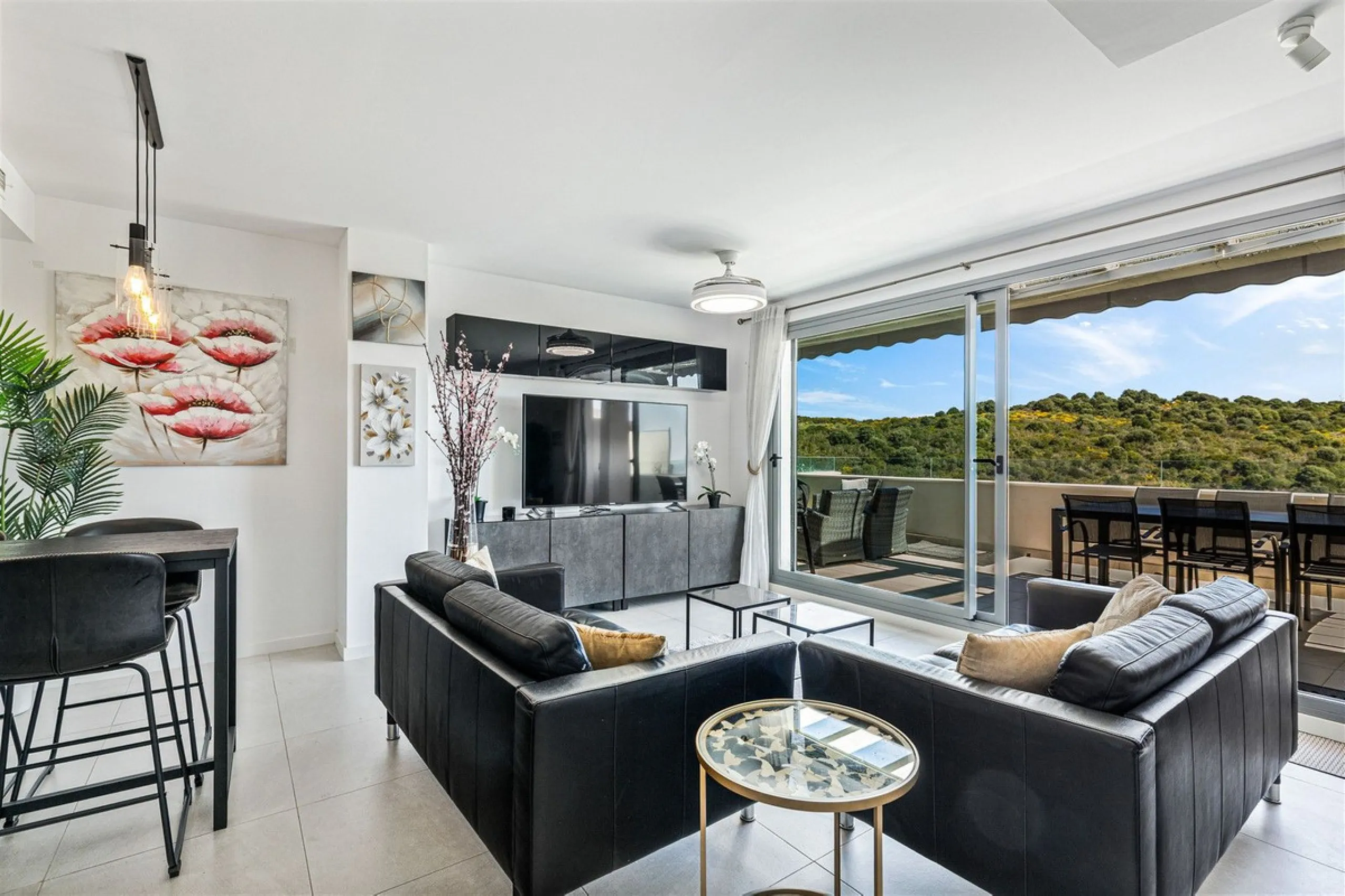 Apartment - Penthouse Duplex в продаже в Estepona, Málaga. В доме 3 спален и 3 ванных комнат. Площадь дома 126 м²