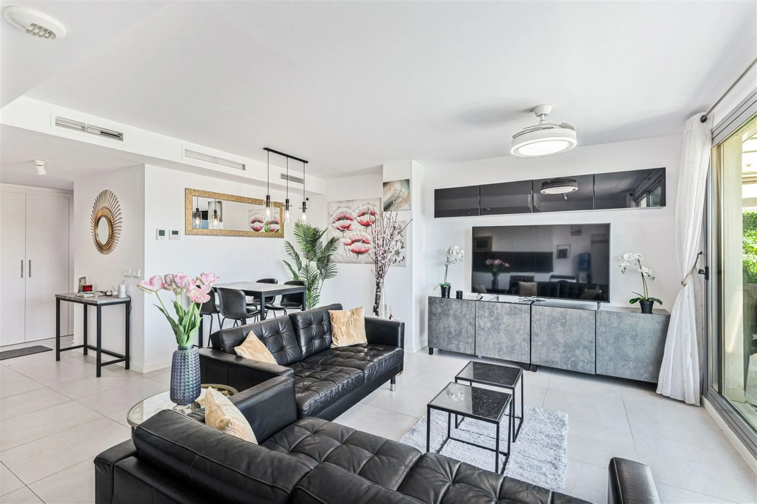 Apartment - Penthouse Duplex в продаже в Estepona, Málaga. В доме 3 спален и 3 ванных комнат. Площадь дома 126 м²
