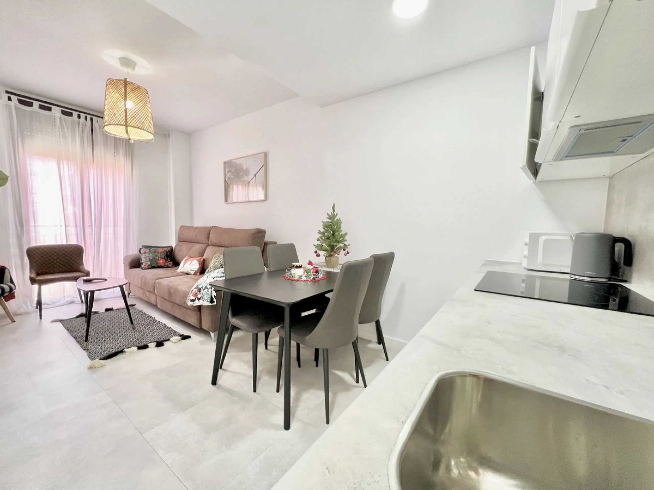 Apartment - Middle Floor Apartment в продаже в Málaga, Málaga. В доме 15 спален и 9 ванных комнат. Площадь дома 560 м²