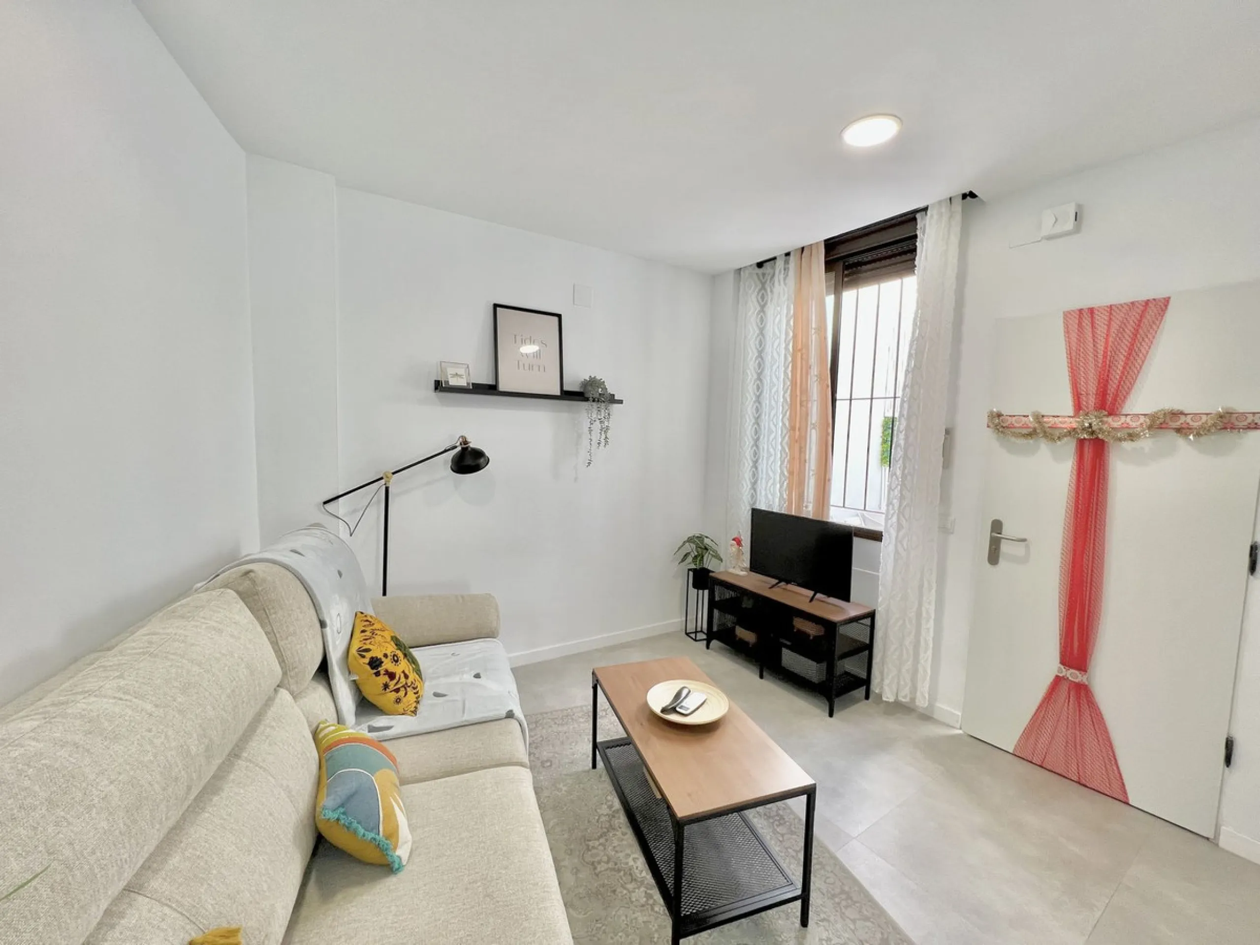 Apartment - Middle Floor Apartment в продаже в Málaga, Málaga. В доме 15 спален и 9 ванных комнат. Площадь дома 560 м²