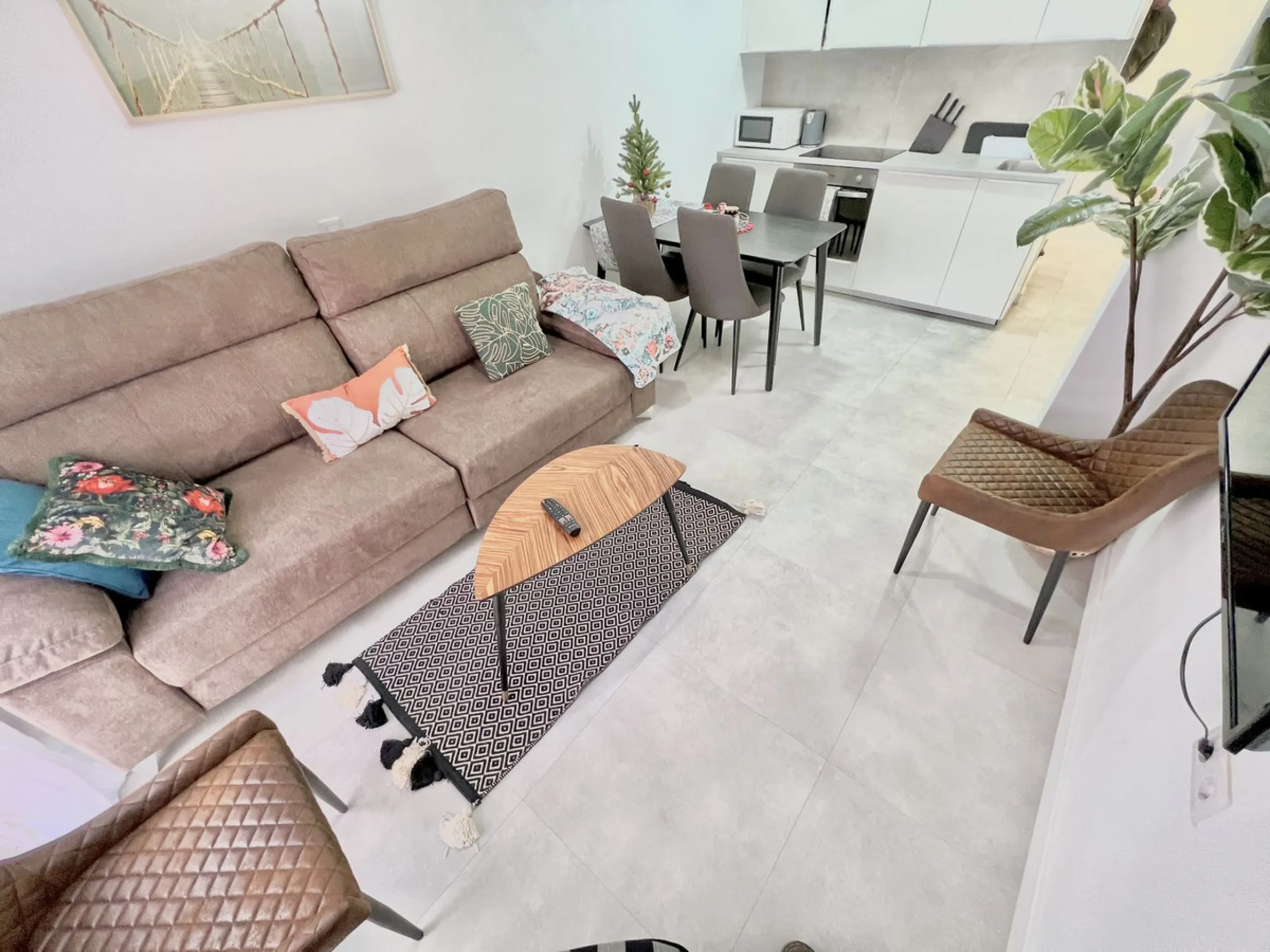 Apartment - Middle Floor Apartment в продаже в Málaga, Málaga. В доме 15 спален и 9 ванных комнат. Площадь дома 560 м²