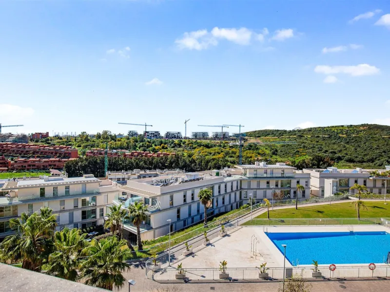 Apartment - Penthouse Duplex в продаже в Estepona, Málaga. В доме 3 спален и 3 ванных комнат. Площадь дома 126 м²