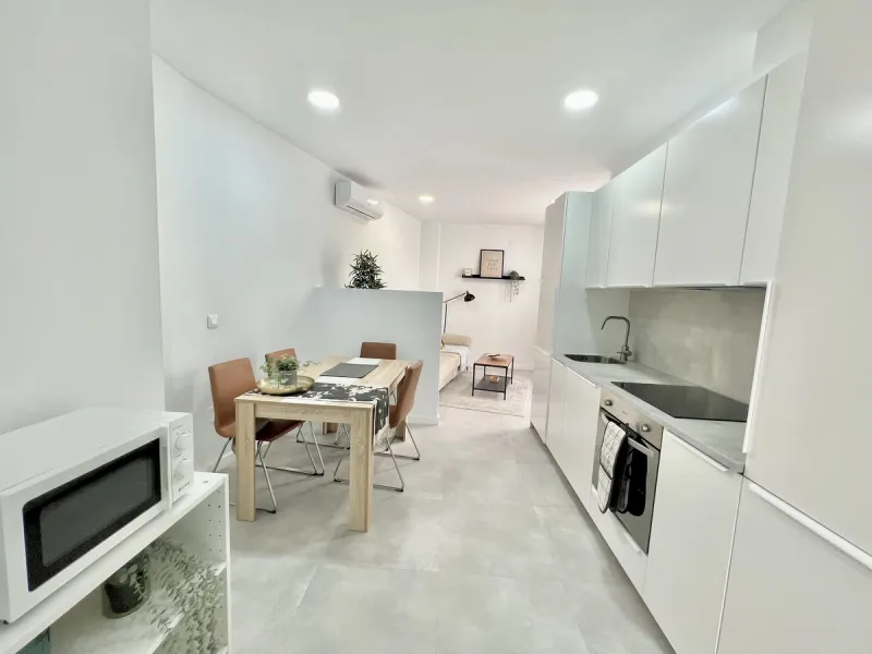 Apartment - Middle Floor Apartment в продаже в Málaga, Málaga. В доме 15 спален и 9 ванных комнат. Площадь дома 560 м²