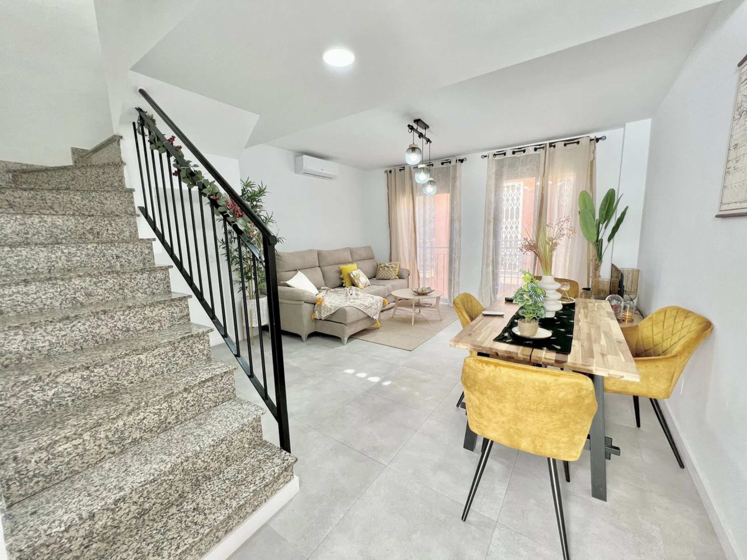Apartment - Middle Floor Apartment в продаже в Málaga, Málaga. В доме 15 спален и 9 ванных комнат. Площадь дома 560 м²
