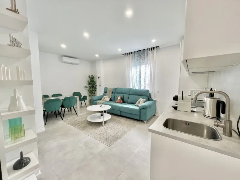 Apartment - Middle Floor Apartment в продаже в Málaga, Málaga. В доме 15 спален и 9 ванных комнат. Площадь дома 560 м²