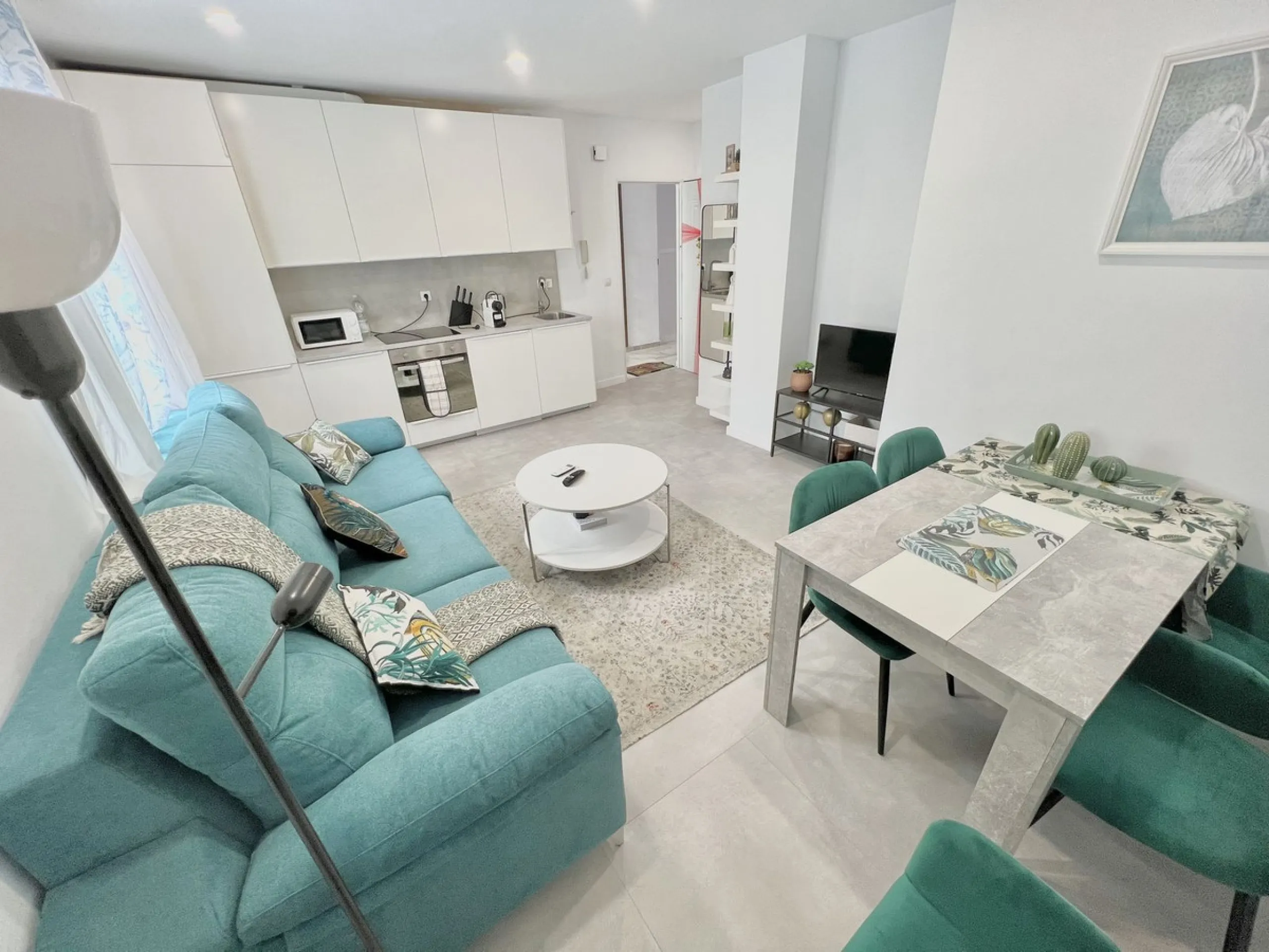 Apartment - Middle Floor Apartment в продаже в Málaga, Málaga. В доме 15 спален и 9 ванных комнат. Площадь дома 560 м²