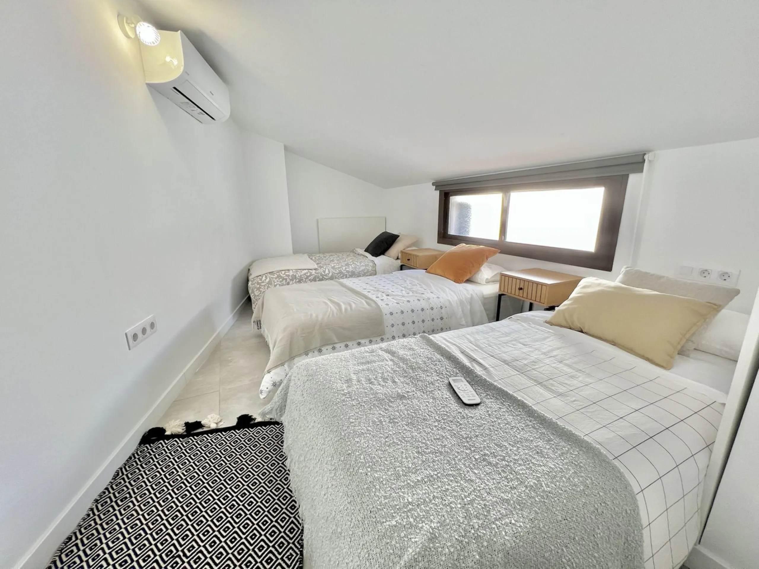 Apartment - Middle Floor Apartment в продаже в Málaga, Málaga. В доме 15 спален и 9 ванных комнат. Площадь дома 560 м²