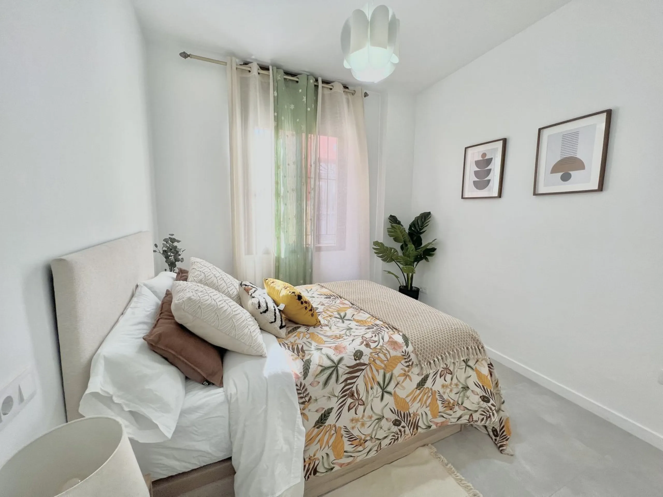 Apartment - Middle Floor Apartment в продаже в Málaga, Málaga. В доме 15 спален и 9 ванных комнат. Площадь дома 560 м²