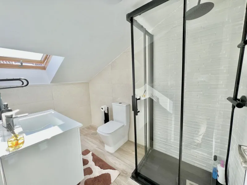 Apartment - Middle Floor Apartment в продаже в Málaga, Málaga. В доме 15 спален и 9 ванных комнат. Площадь дома 560 м²