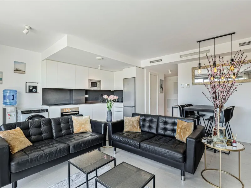 Apartment - Penthouse Duplex в продаже в Estepona, Málaga. В доме 3 спален и 3 ванных комнат. Площадь дома 126 м²