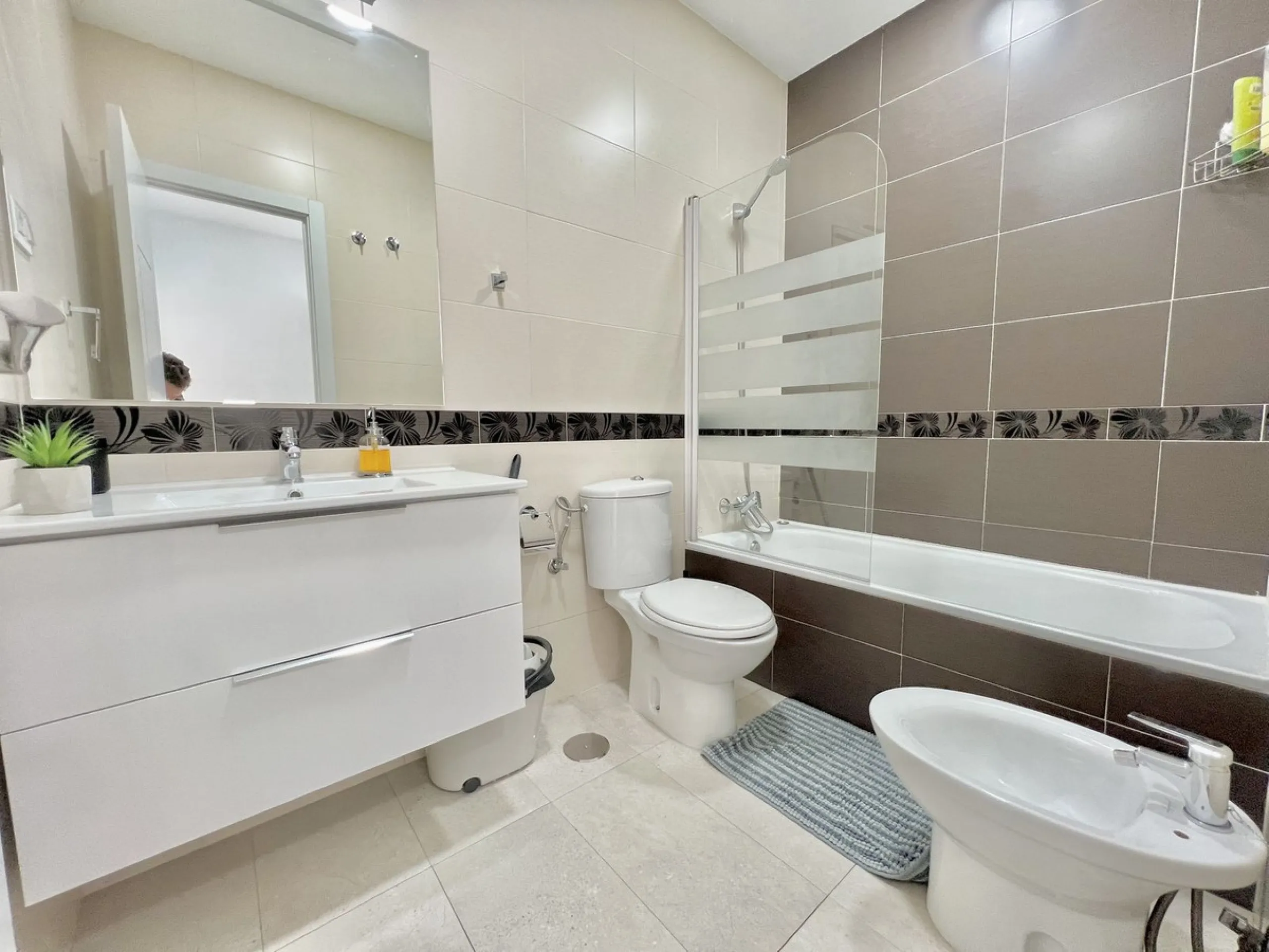 Apartment - Middle Floor Apartment в продаже в Málaga, Málaga. В доме 15 спален и 9 ванных комнат. Площадь дома 560 м²