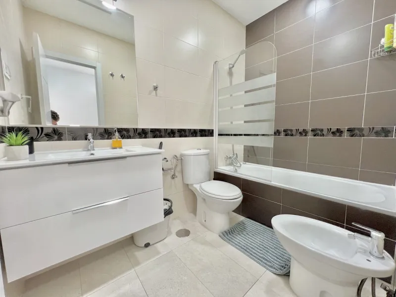 Apartment - Middle Floor Apartment в продаже в Málaga, Málaga. В доме 15 спален и 9 ванных комнат. Площадь дома 560 м²