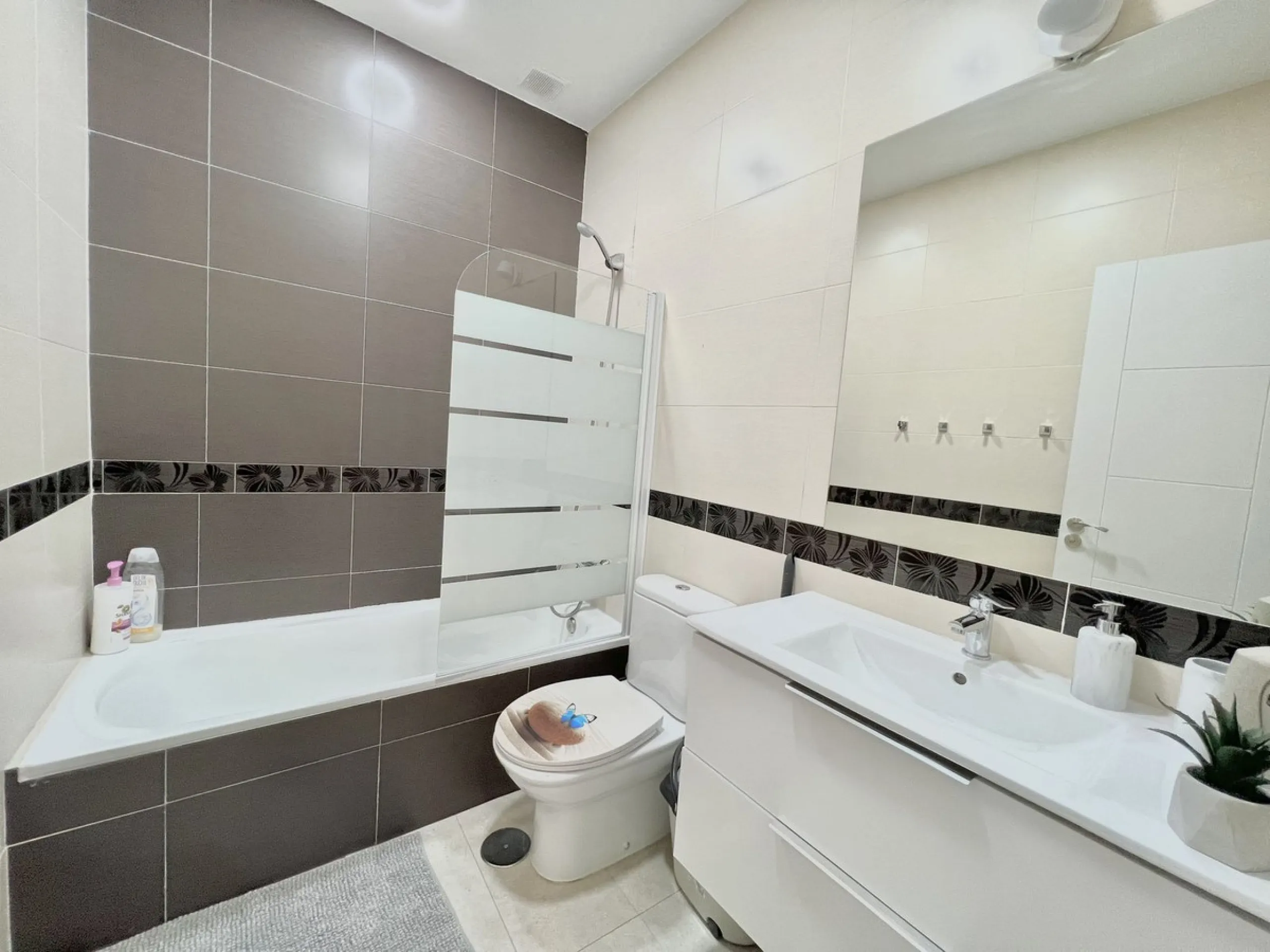 Apartment - Middle Floor Apartment в продаже в Málaga, Málaga. В доме 15 спален и 9 ванных комнат. Площадь дома 560 м²