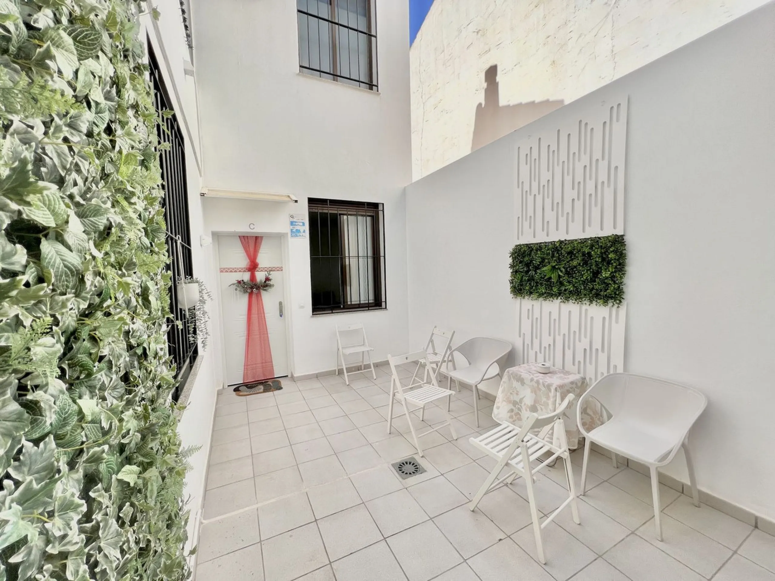 Apartment - Middle Floor Apartment в продаже в Málaga, Málaga. В доме 15 спален и 9 ванных комнат. Площадь дома 560 м²